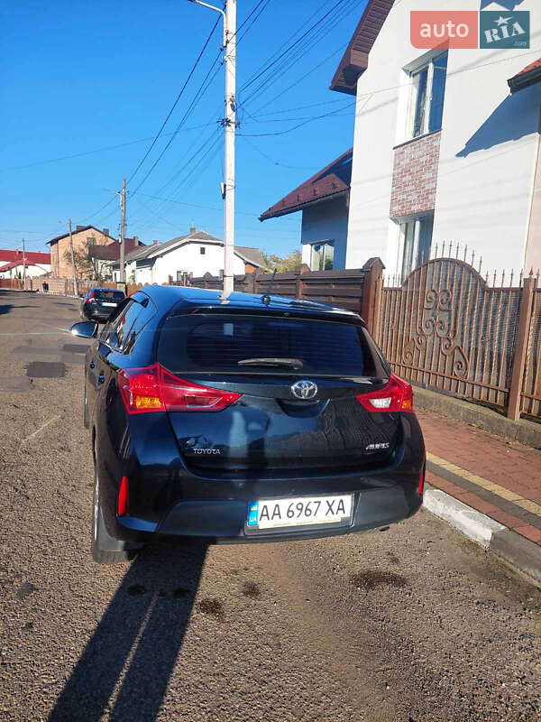 Хетчбек Toyota Auris 2013 в Стрию