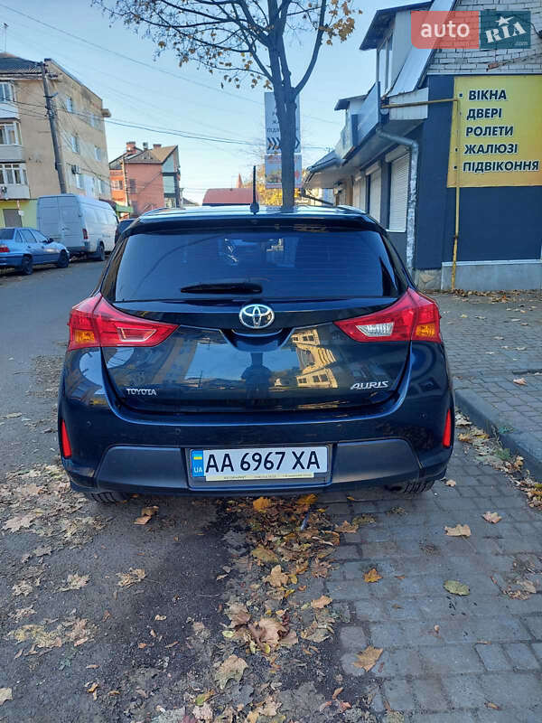 Хетчбек Toyota Auris 2013 в Стрию