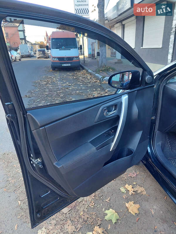 Хетчбек Toyota Auris 2013 в Стрию