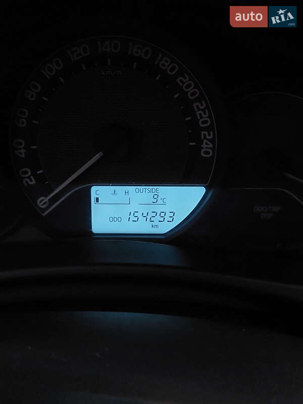 Хетчбек Toyota Auris 2013 в Стрию