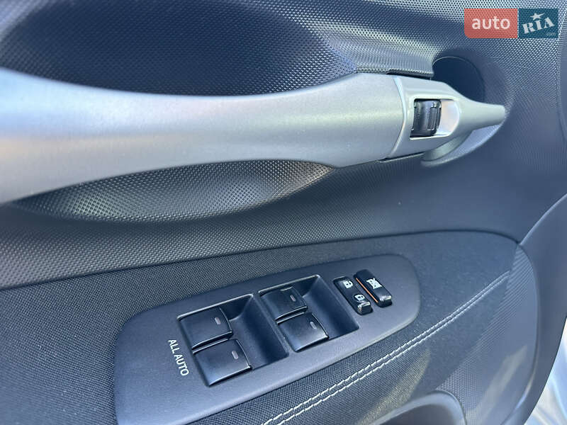 Хэтчбек Toyota Auris 2012 в Виннице фото 27 Хэтчбек Toyota Auris 2012 в Виннице