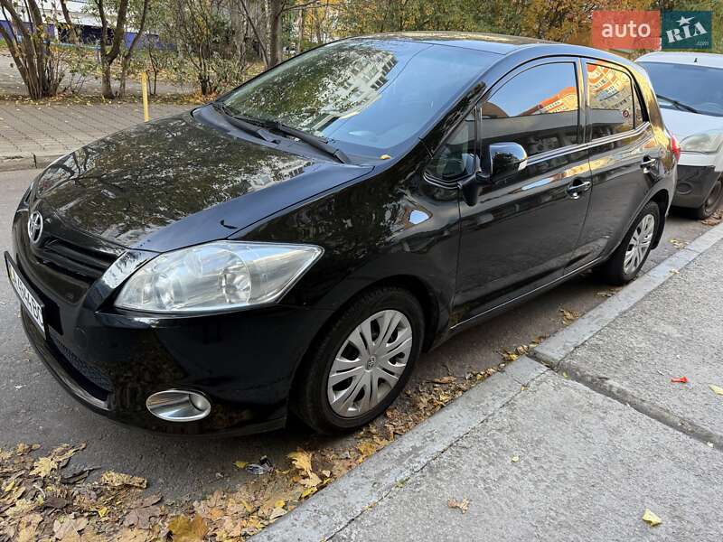 Toyota Auris 2011