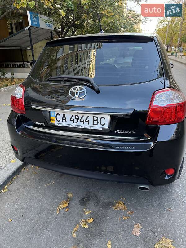 Хэтчбек Toyota Auris 2011 в Одессе