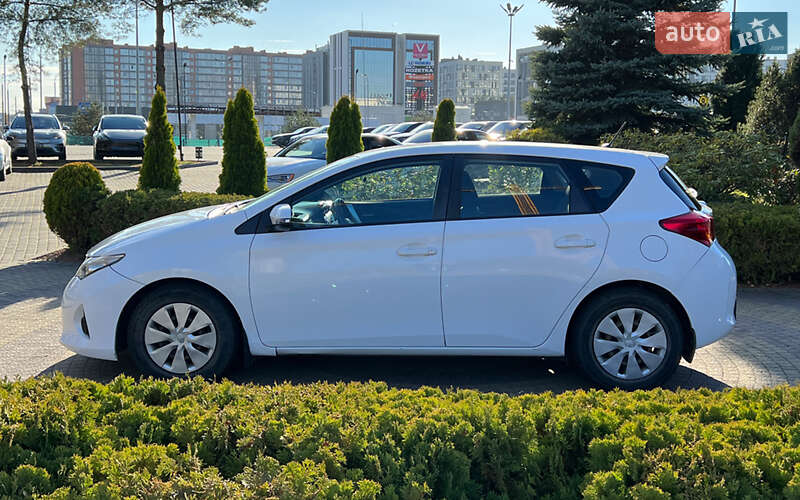 Хэтчбек Toyota Auris 2014 в Львове