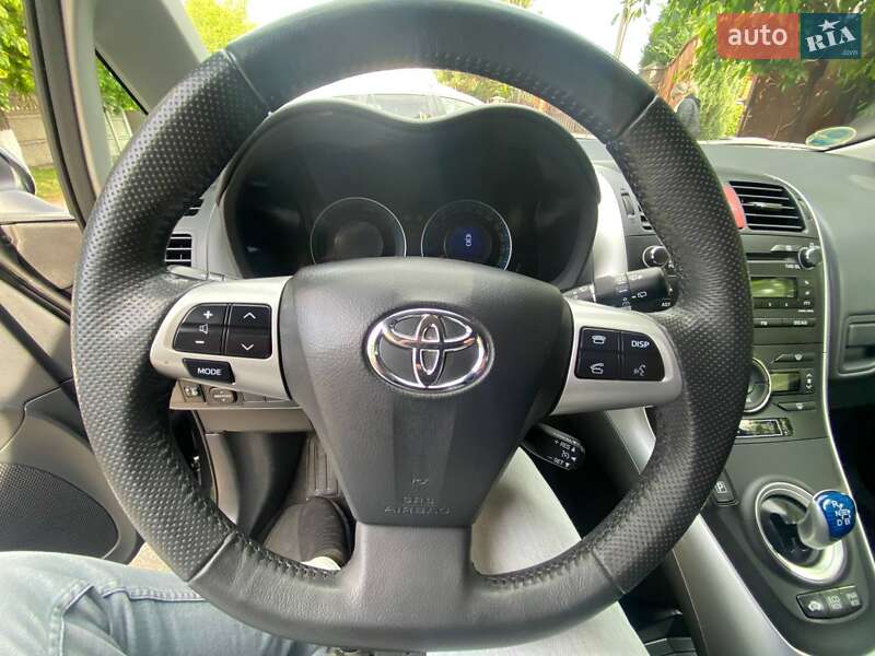 Хэтчбек Toyota Auris 2011 в Ровно