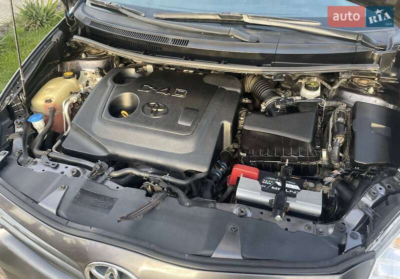 Хэтчбек Toyota Auris 2011 в Хмельницком фото 3 Хэтчбек Toyota Auris 2011 в Хмельницком