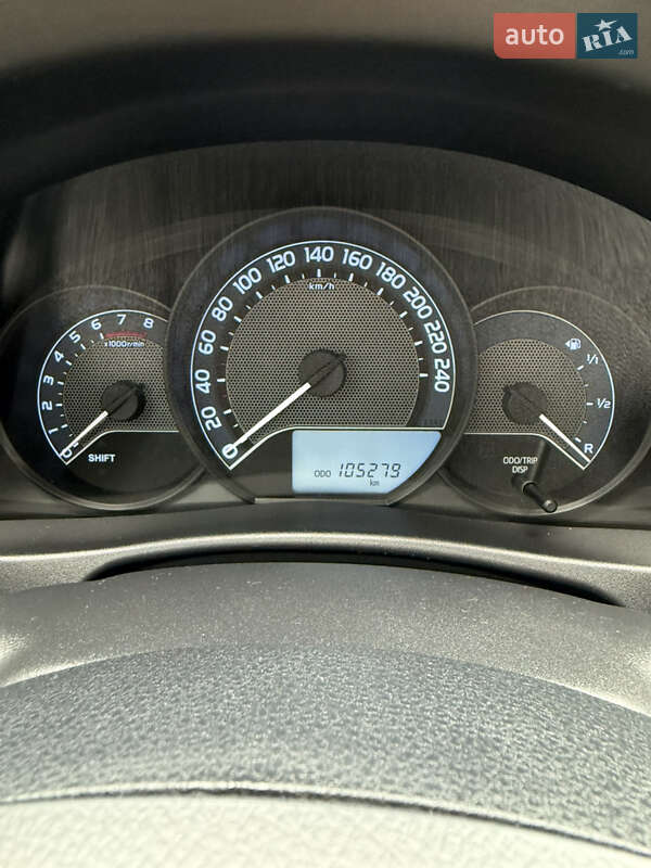 Хэтчбек Toyota Auris 2013 в Кропивницком