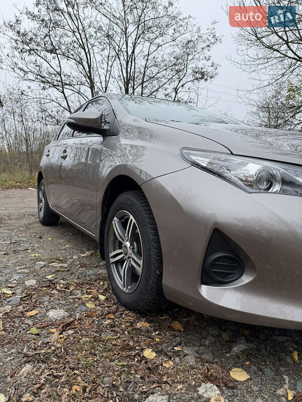 Хэтчбек Toyota Auris 2013 в Кропивницком