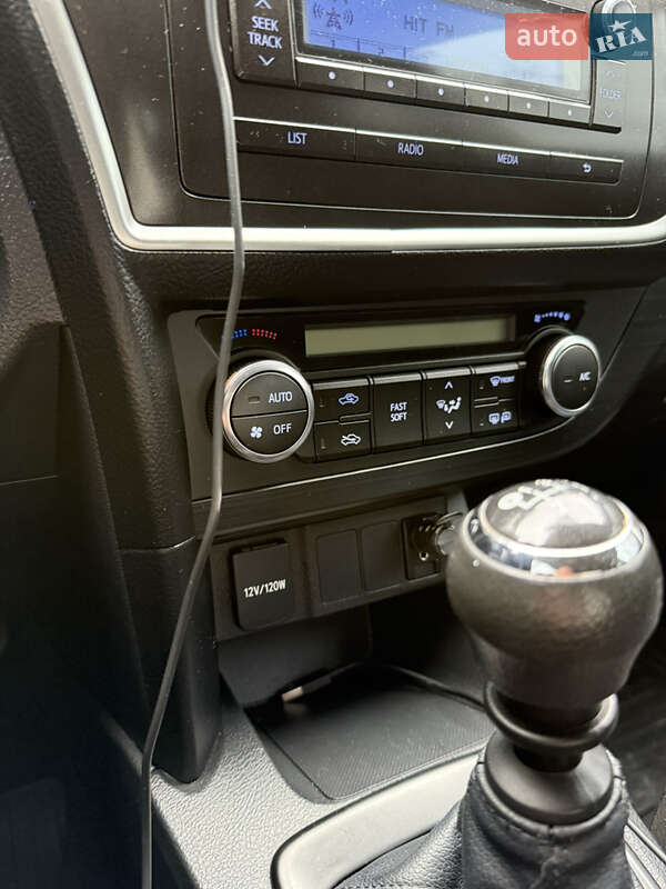 Хэтчбек Toyota Auris 2013 в Кропивницком