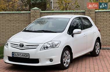 Хэтчбек Toyota Auris 2010 в Желтых Водах