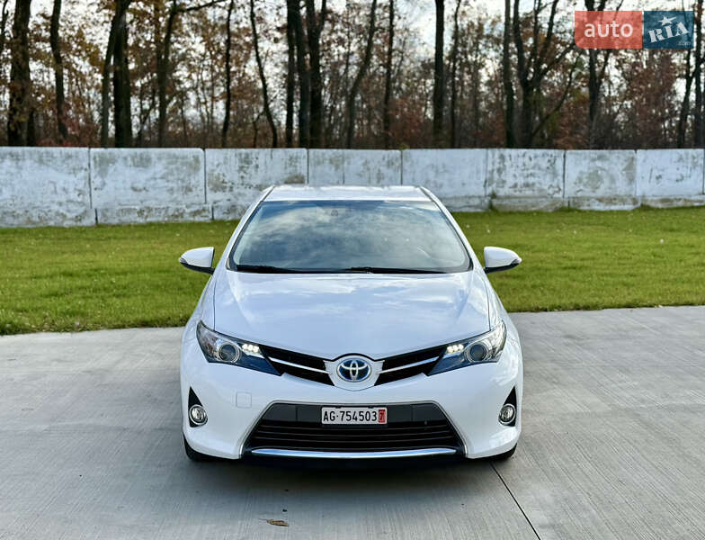 Хэтчбек Toyota Auris 2014 в Луцке