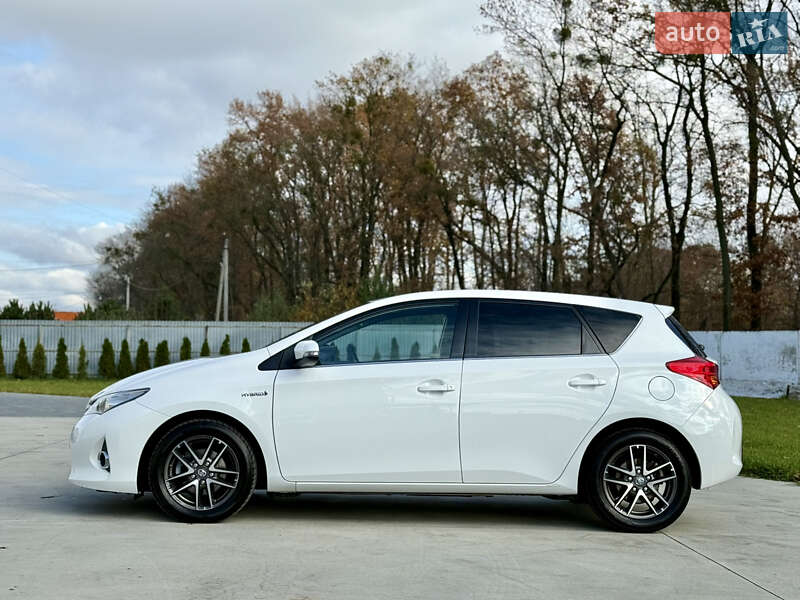 Хэтчбек Toyota Auris 2014 в Луцке