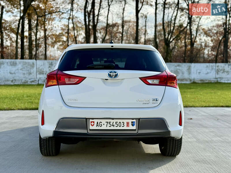 Хэтчбек Toyota Auris 2014 в Луцке