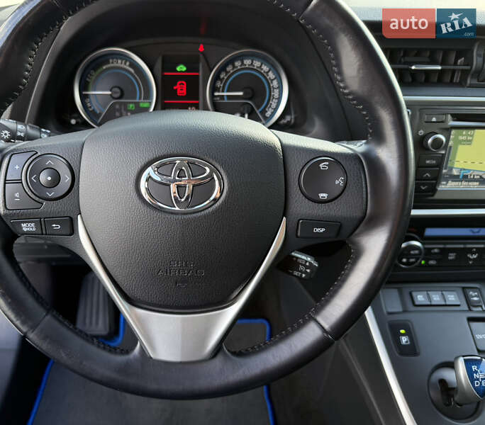 Хэтчбек Toyota Auris 2014 в Луцке