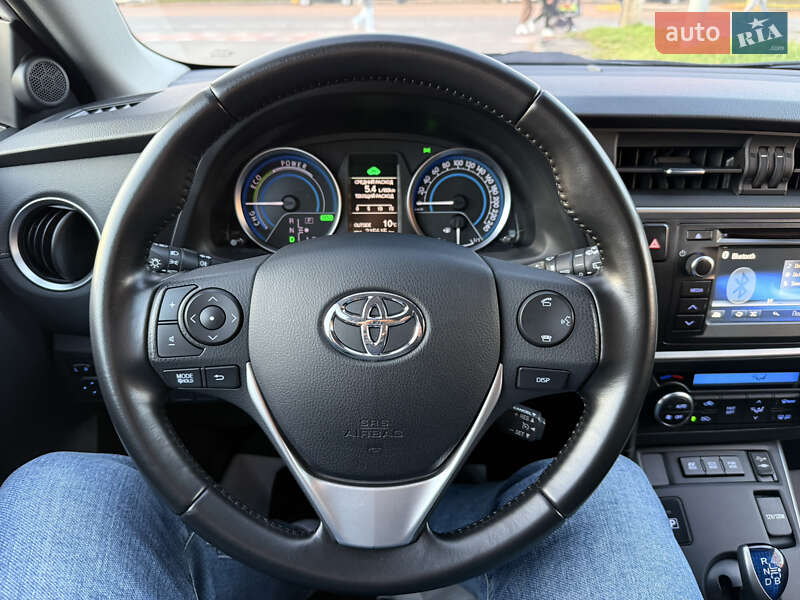 Хэтчбек Toyota Auris 2014 в Луцке