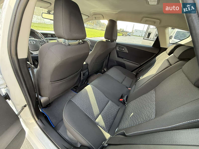 Хэтчбек Toyota Auris 2014 в Луцке