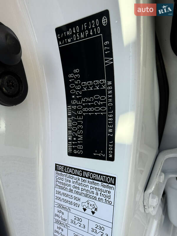 Хэтчбек Toyota Auris 2014 в Луцке