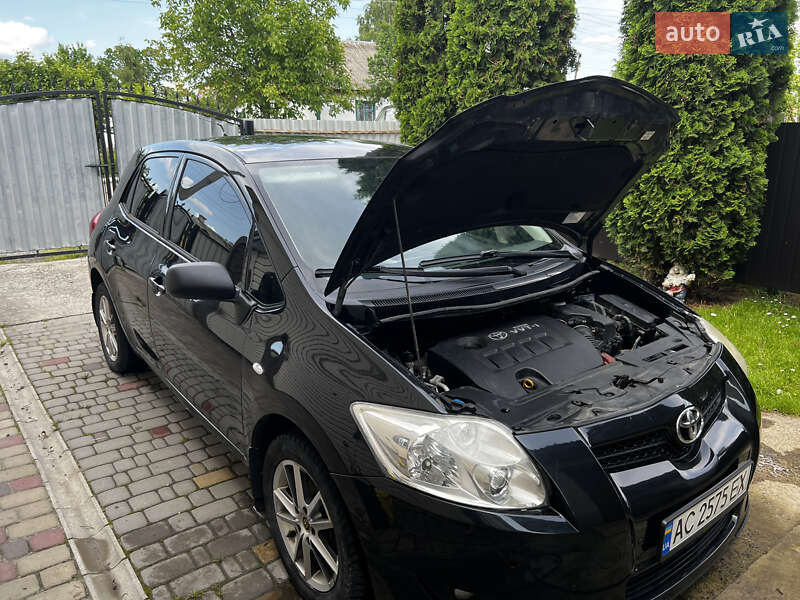 Хетчбек Toyota Auris 2008 в Рокитному