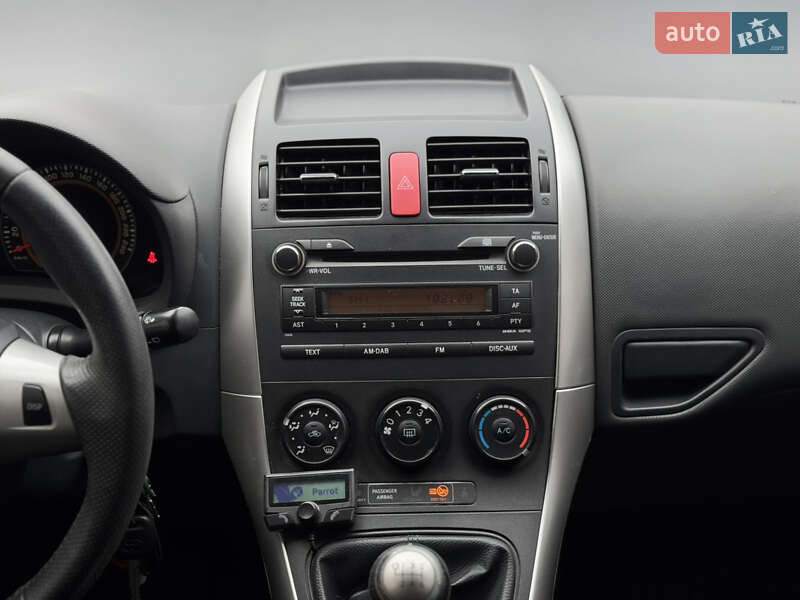 Хэтчбек Toyota Auris 2011 в Бердичеве