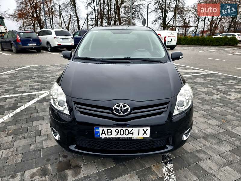 Хэтчбек Toyota Auris 2011 в Виннице