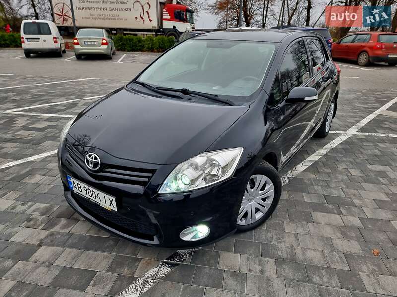Хэтчбек Toyota Auris 2011 в Виннице