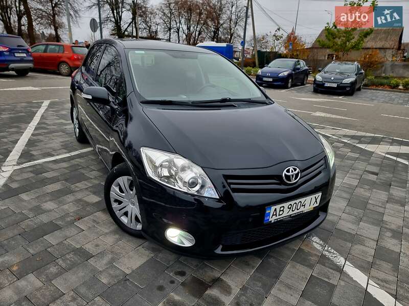 Хэтчбек Toyota Auris 2011 в Виннице