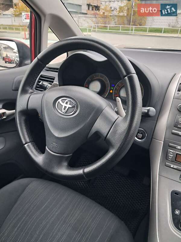 Хэтчбек Toyota Auris 2011 в Киеве