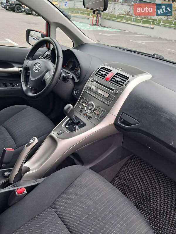 Хэтчбек Toyota Auris 2011 в Киеве