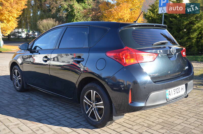 Хэтчбек Toyota Auris 2014 в Киеве