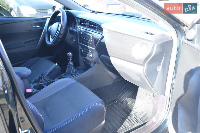 Хэтчбек Toyota Auris 2014 в Киеве