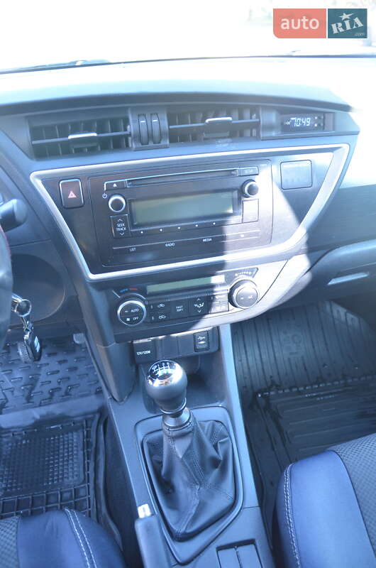 Хэтчбек Toyota Auris 2014 в Киеве