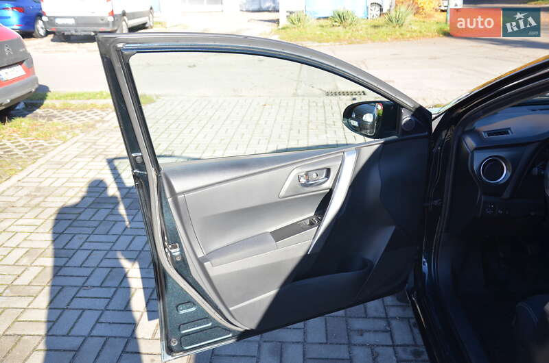 Хэтчбек Toyota Auris 2014 в Киеве