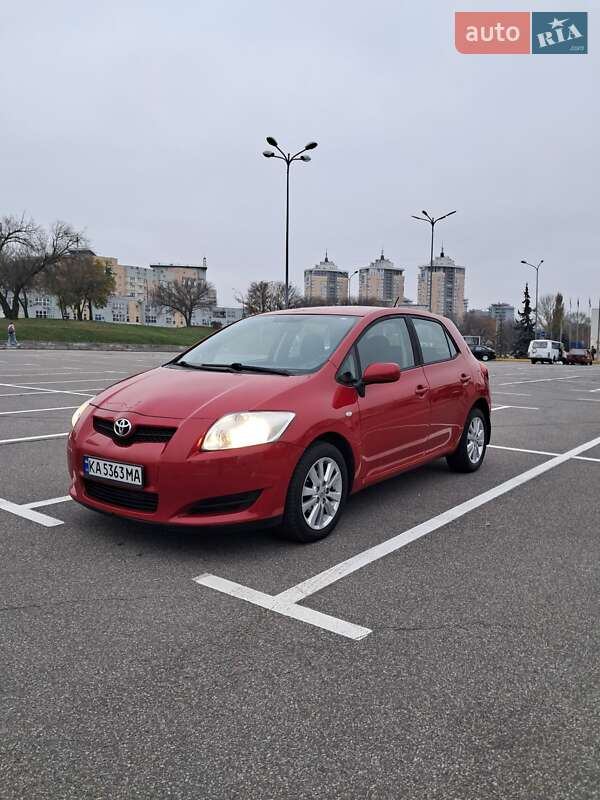 Хэтчбек Toyota Auris 2011 в Киеве