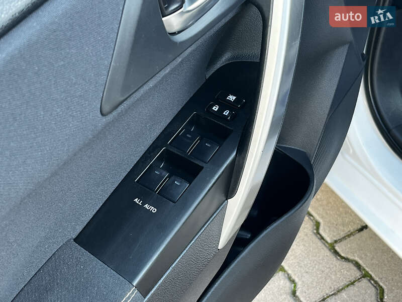 Хэтчбек Toyota Auris 2013 в Луцке фото 21 Хэтчбек Toyota Auris 2013 в Луцке