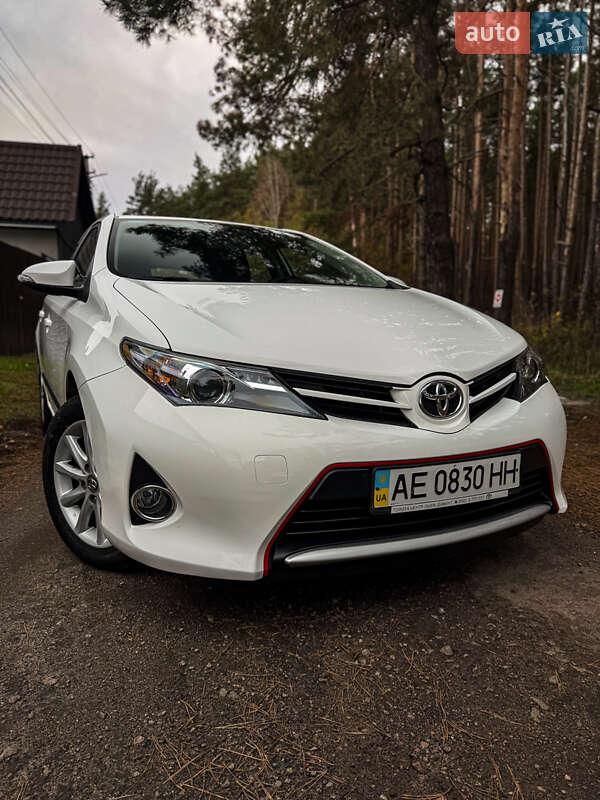 Хэтчбек Toyota Auris 2013 в Киеве