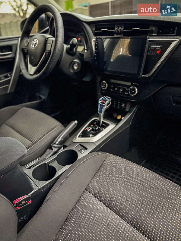 Хэтчбек Toyota Auris 2013 в Киеве