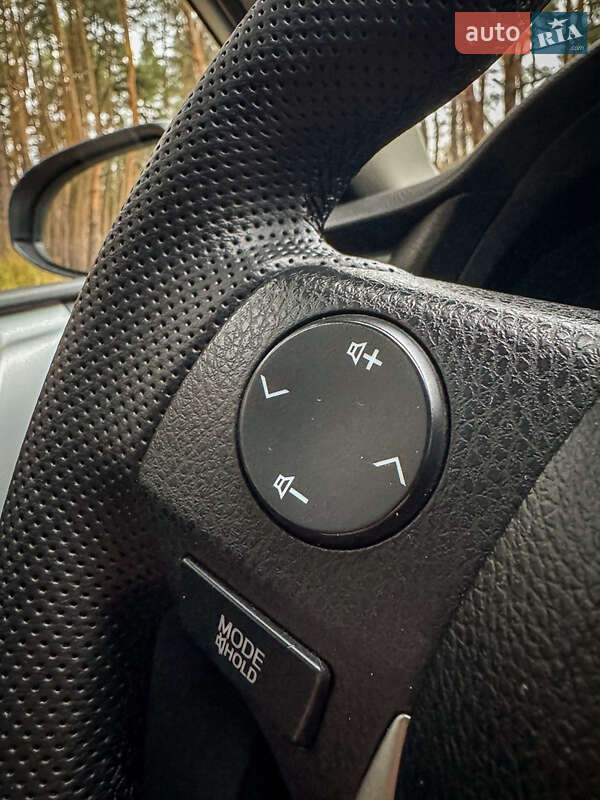 Хэтчбек Toyota Auris 2013 в Киеве