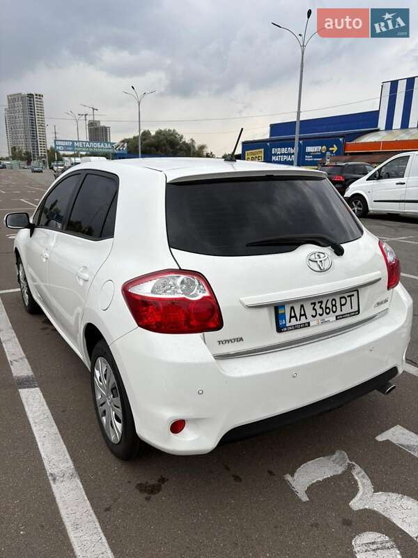 Хэтчбек Toyota Auris 2011 в Киеве