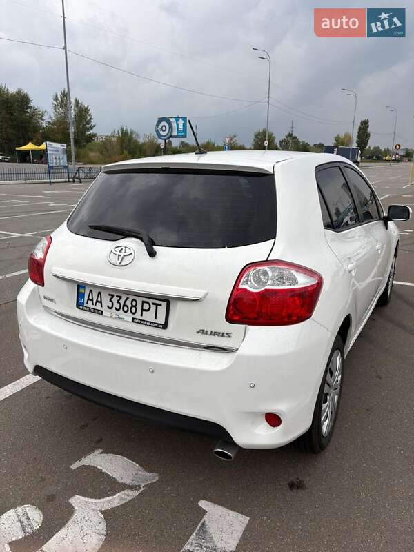Хэтчбек Toyota Auris 2011 в Киеве