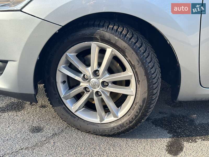 Хэтчбек Toyota Auris 2008 в Киеве