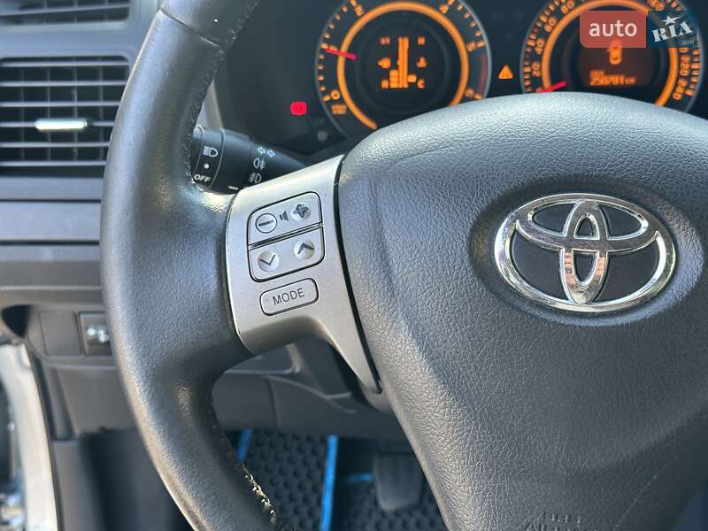 Хэтчбек Toyota Auris 2008 в Киеве