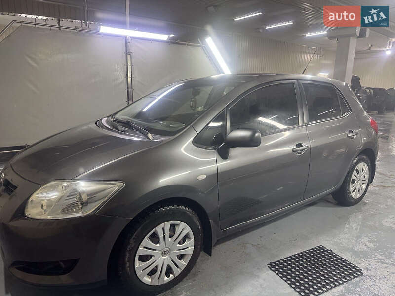 Хэтчбек Toyota Auris 2008 в Каменском