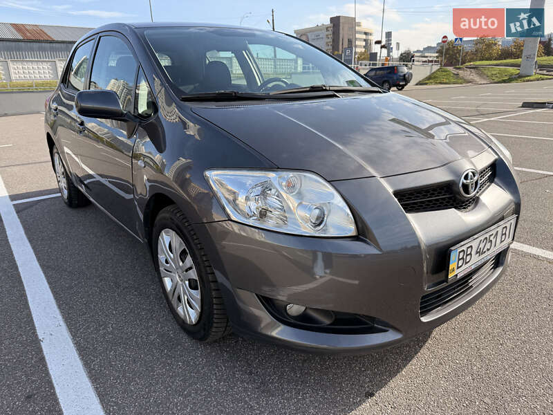 Хэтчбек Toyota Auris 2008 в Киеве