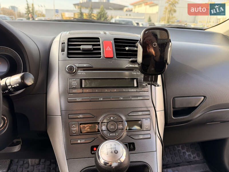 Хэтчбек Toyota Auris 2008 в Киеве