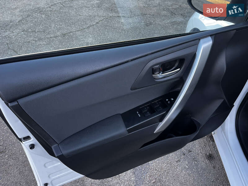 Хэтчбек Toyota Auris 2013 в Луцке фото 21 Хэтчбек Toyota Auris 2013 в Луцке