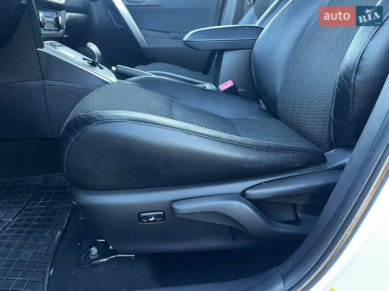 Хэтчбек Toyota Auris 2013 в Луцке фото 25 Хэтчбек Toyota Auris 2013 в Луцке