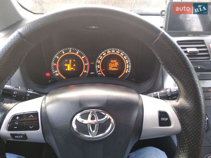 Хэтчбек Toyota Auris 2011 в Кропивницком