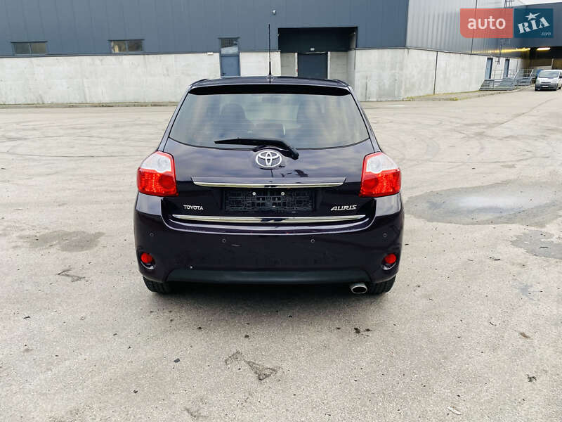 Хэтчбек Toyota Auris 2010 в Киеве