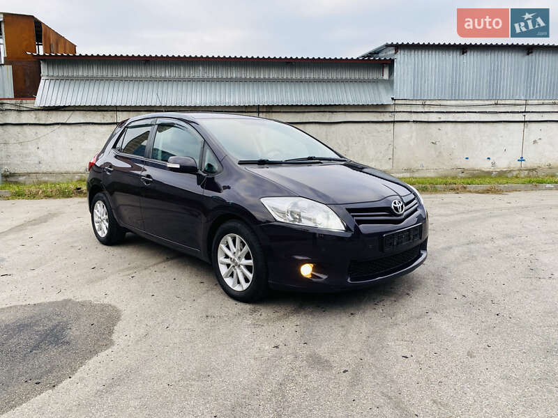 Хэтчбек Toyota Auris 2010 в Киеве