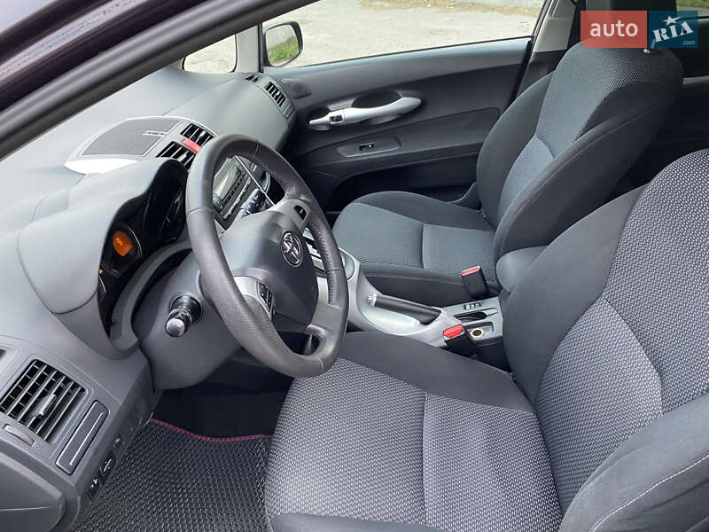 Хэтчбек Toyota Auris 2010 в Киеве